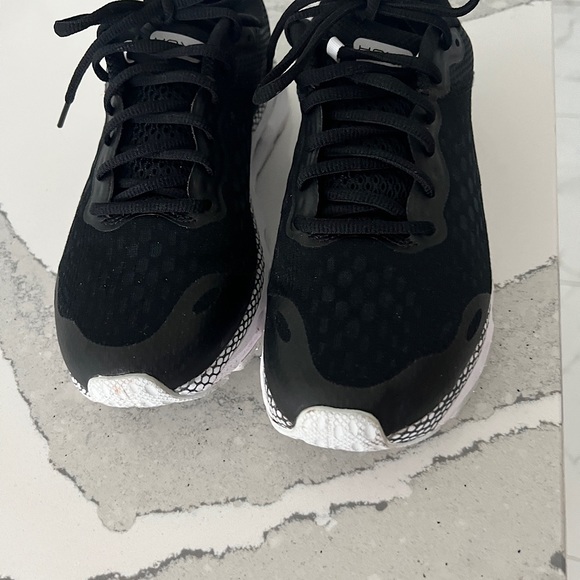 Under Armor running shoes - Picture 3 of 4